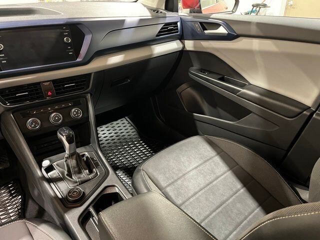 
								2022 Volkswagen Taos 1.5T SE w/Apple Car Play full									