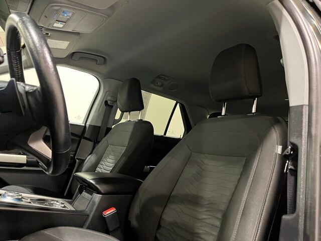 
								2021 Ford Explorer XLT full									