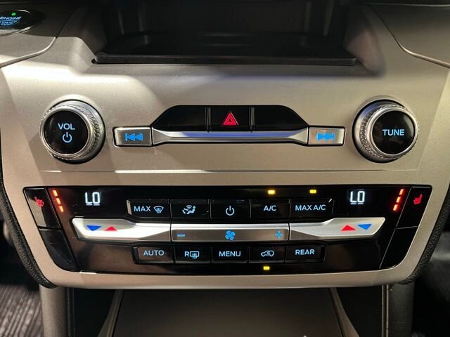 
								2021 Ford Explorer XLT full									