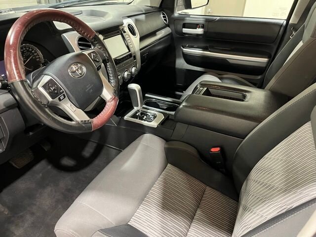 
								2014 Toyota Tundra SR5 full									