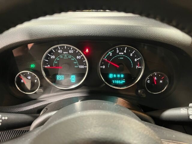 
								2018 Jeep Wrangler JK Unlimited Unlimited Sahara full									