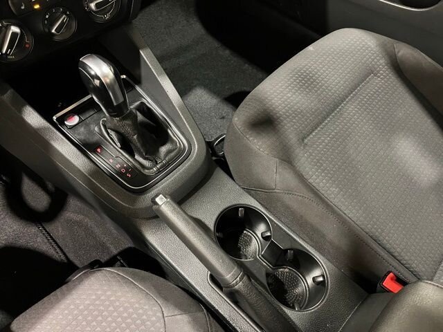 
								2015 Volkswagen Jetta 1.8T SE full									