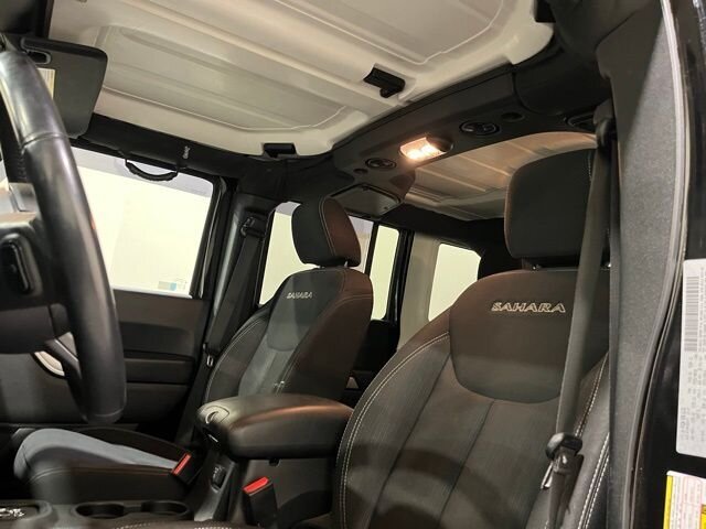 
								2018 Jeep Wrangler JK Unlimited Unlimited Sahara full									