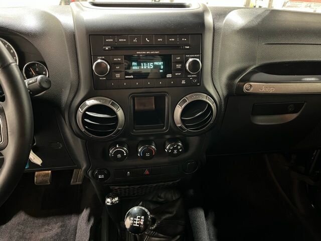 
								2018 Jeep Wrangler JK Unlimited Unlimited Sport full									