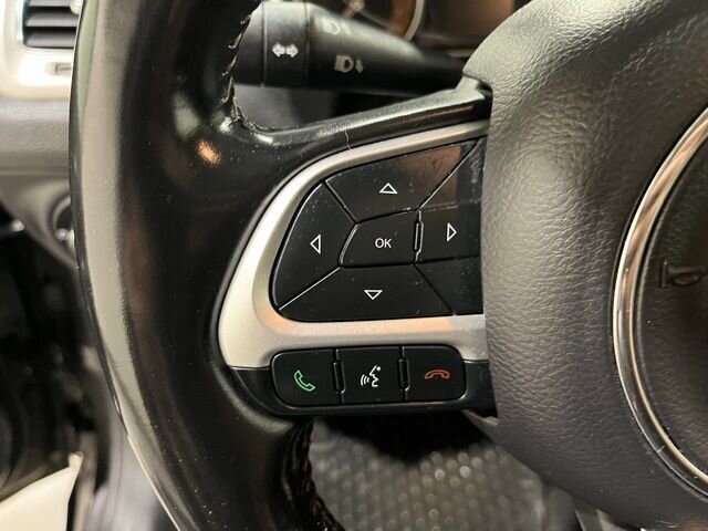 
								2020 Jeep Compass Latitude full									