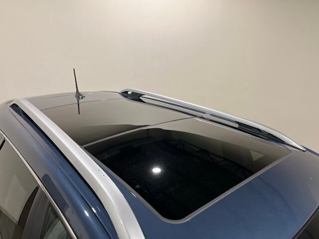 
								2019 Jeep Cherokee Limited w/ Apple Car Play and Navigation full									