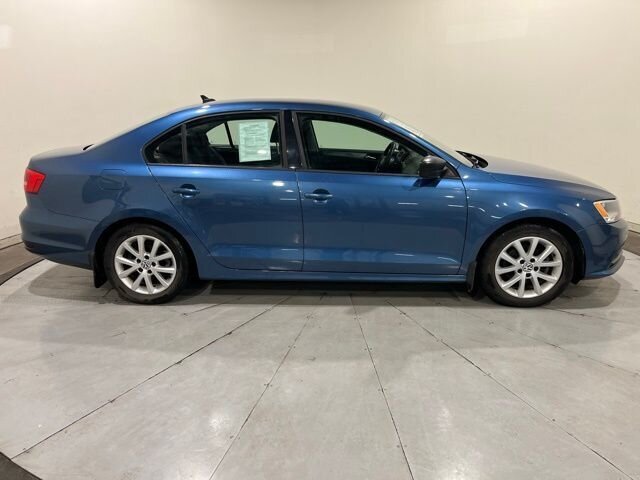 
								2015 Volkswagen Jetta 1.8T SE full									