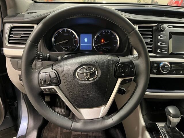 
								2015 Toyota Highlander LE Plus V6 full									