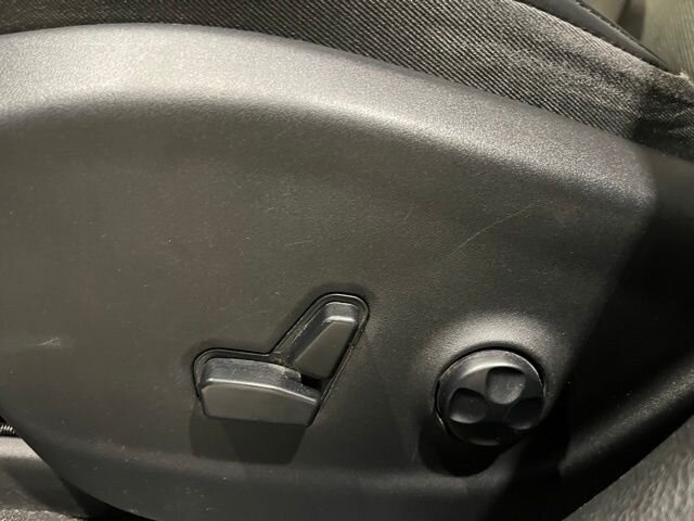 
								2019 Jeep Cherokee Limited w/ Apple Car Play and Navigation full									