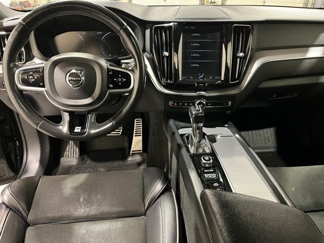 
								2018 Volvo XC60 T5 R-Design full									