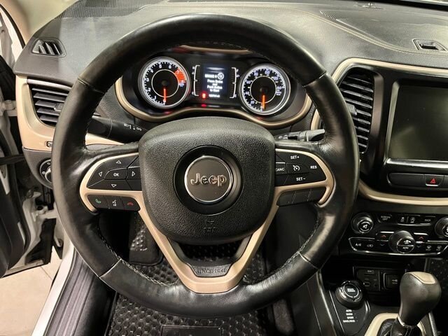 
								2016 Jeep Cherokee Latitude full									