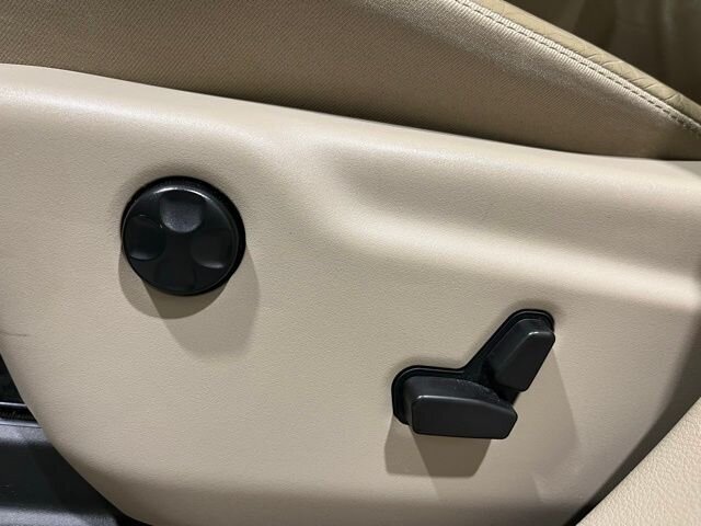 
								2021 Jeep Grand Cherokee Limited w/ Apple Car Play and Navigation full									