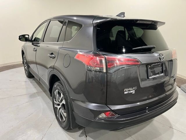 
								2018 Toyota RAV4 LE full									