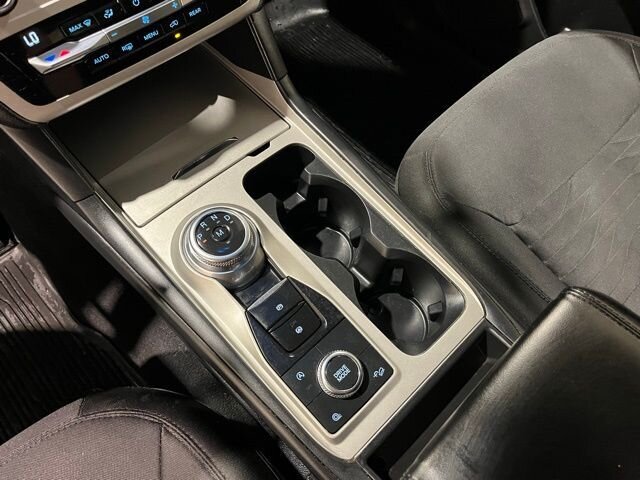 
								2021 Ford Explorer XLT full									