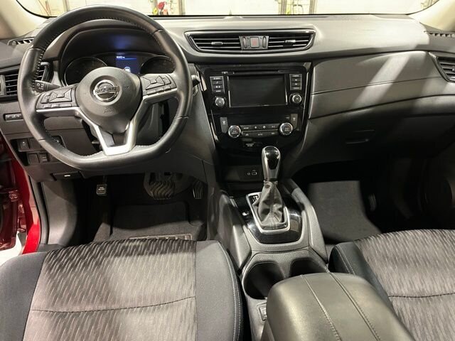 
								2018 Nissan Rogue SV w/ Apple Car Play full									