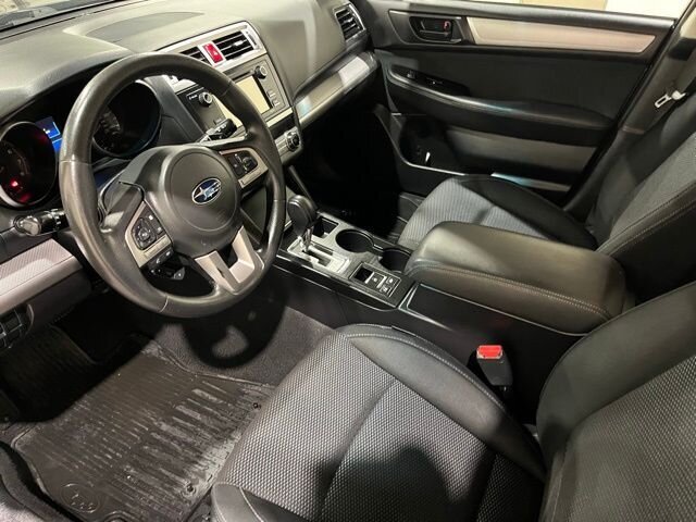 
								2015 Subaru Outback 2.5i full									