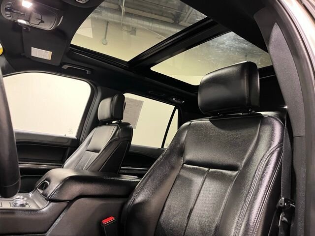 
								2020 Ford Expedition XLT w/ Navigation full									