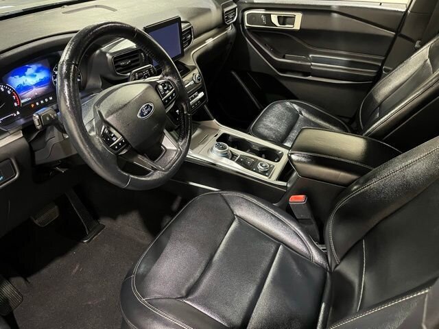 
								2020 Ford Explorer XLT w/ Apple Car Play full									