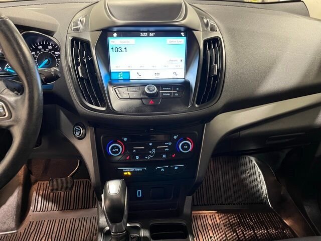 
								2019 Ford Escape SEL w/ Apple Car Play full									