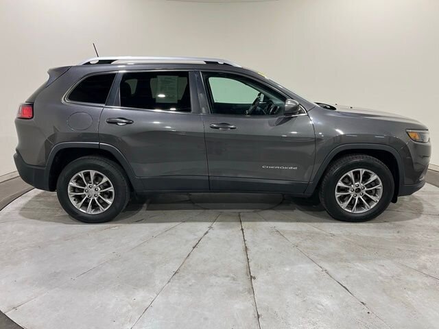 
								2019 Jeep Cherokee Latitude Plus w/ Apple Car Play full									