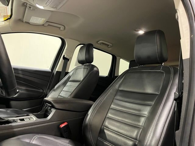 
								2019 Ford Escape SEL w/ Apple Car Play full									