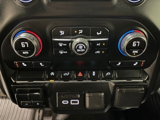 
								2019 Chevrolet Silverado 1500 LT w/ Apple Car Play full									