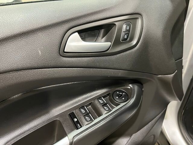 
								2019 Ford Escape SEL w/ Apple Car Play full									