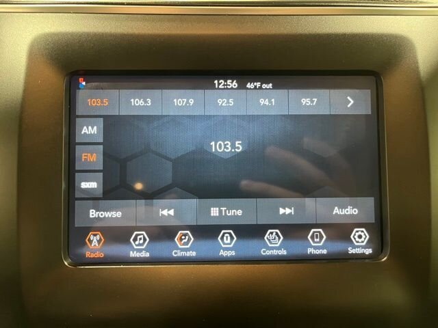 
								2019 Jeep Cherokee Latitude Plus w/ Apple Car Play full									