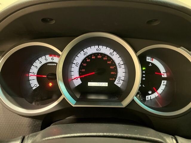 
								2015 Toyota Tacoma Base full									