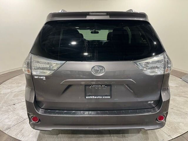 
								2013 Toyota Sienna SE 8 Passenger full									