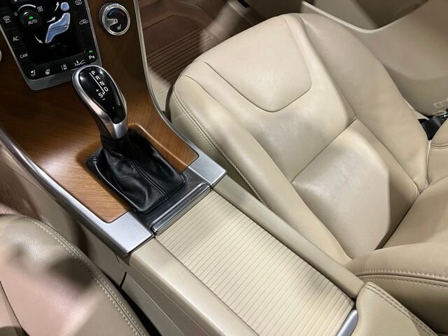 
								2015 Volvo XC60 T6 Platinum w/ Navigation full									