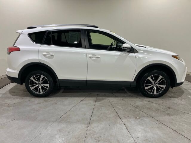 
								2018 Toyota RAV4 XLE full									