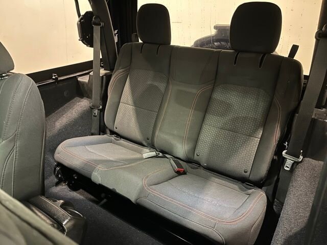 
								2019 Jeep Wrangler Rubicon w/ Apple Car Play and Navigation full									