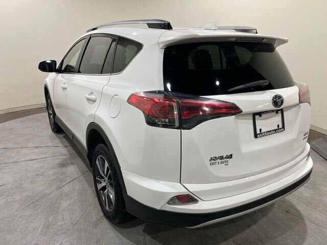 
								2018 Toyota RAV4 XLE full									
