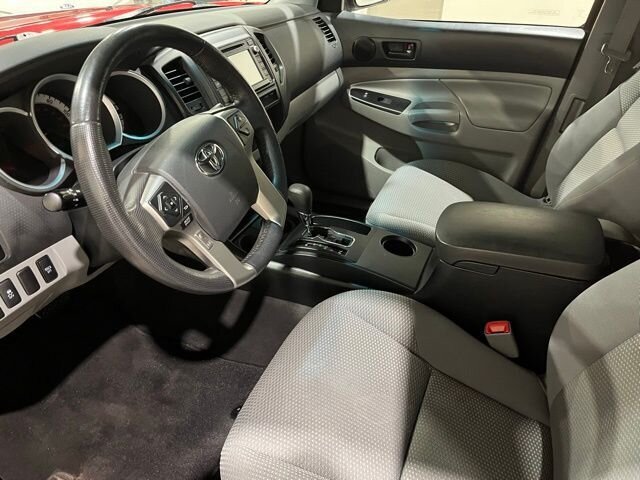 
								2015 Toyota Tacoma Base full									