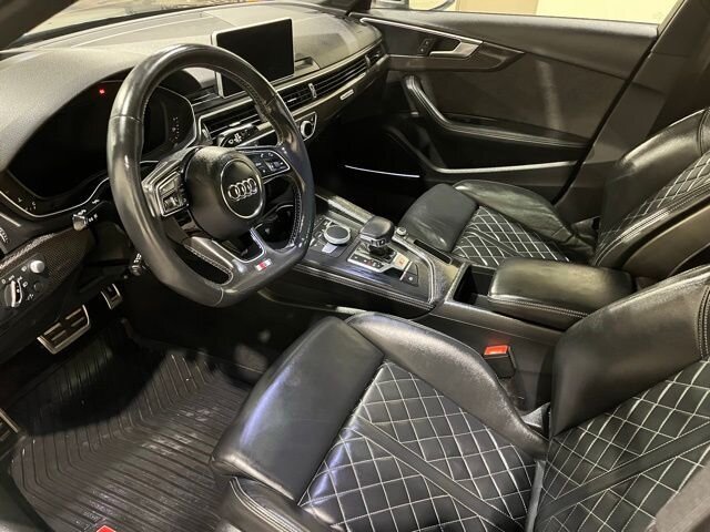 
								2018 Audi S4 3.0T Prestige quattro w/ Apple Car Play and Naviga full									