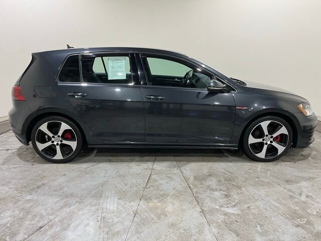 
								2017 Volkswagen Golf GTI S full									