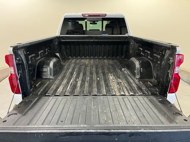 
								2019 Chevrolet Silverado 1500 LT w/ Apple Car Play full									