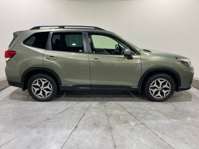 
								2021 Subaru Forester Premium w/ Apple Car Play full									
