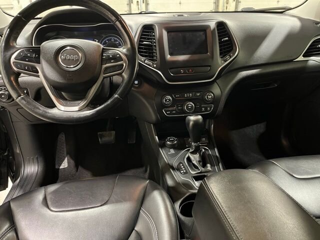 
								2019 Jeep Cherokee Latitude Plus w/ Apple Car Play full									