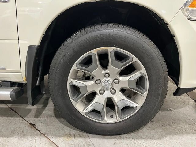 
								2017 RAM 1500 Limited w/ Navigation full									