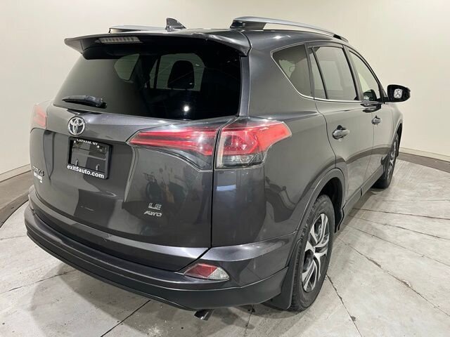 
								2017 Toyota RAV4 LE full									