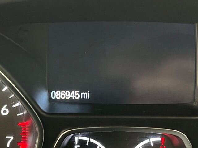 
								2019 Ford Escape SEL w/ Apple Car Play full									