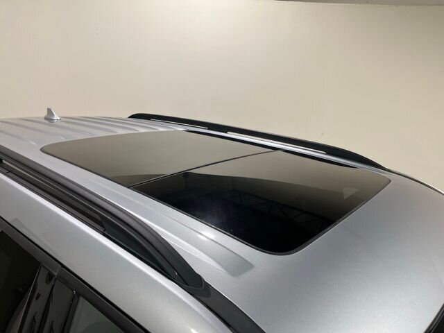 
								2020 Ford Explorer XLT w/ Apple Car Play full									