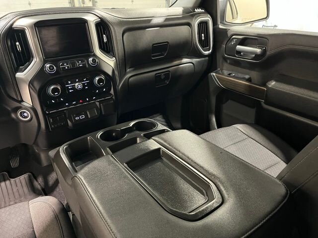 
								2019 Chevrolet Silverado 1500 LT w/ Apple Car Play full									
