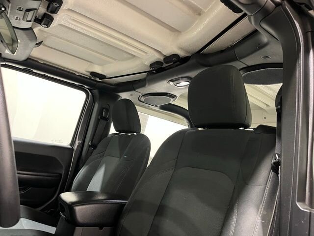 
								2018 Jeep Wrangler Sport full									