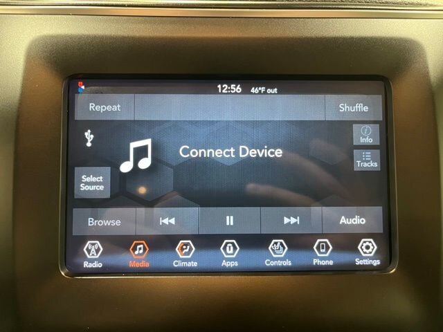 
								2019 Jeep Cherokee Latitude Plus w/ Apple Car Play full									