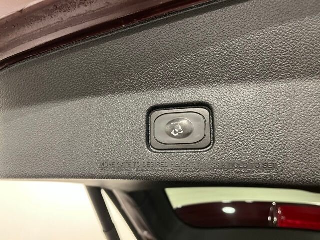 
								2019 Ford Explorer Limited w/ Apple Car Play and Navigation full									