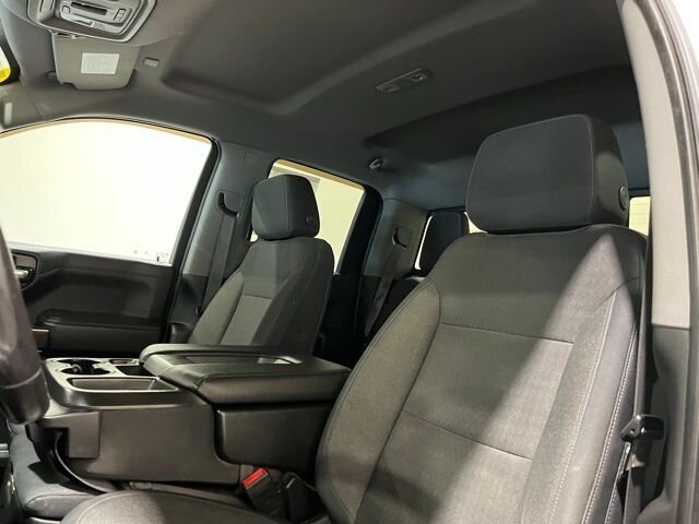 
								2019 Chevrolet Silverado 1500 LT w/ Apple Car Play full									