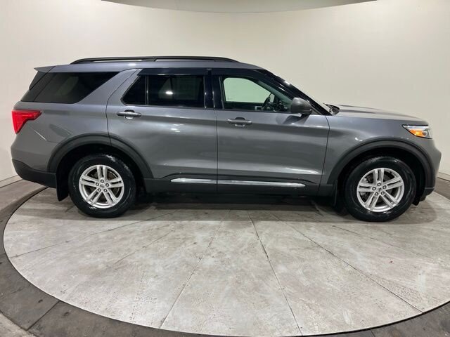 
								2021 Ford Explorer XLT w/ Apple Car Play full									